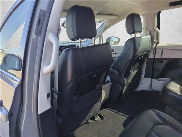 Used 2023 Chrysler Pacifica Touring-L FWD image 17
