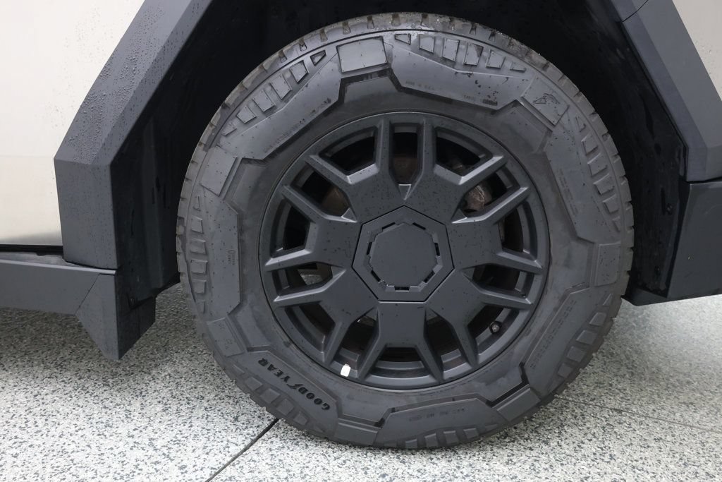 Used 2024 Tesla Cybertruck AWD Crew Cab image 6