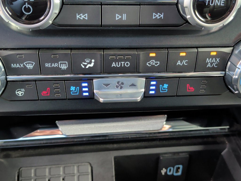 Used 2023 Ford F250 Lariat w/ Lariat Ultimate Package AWD/4WD image 30