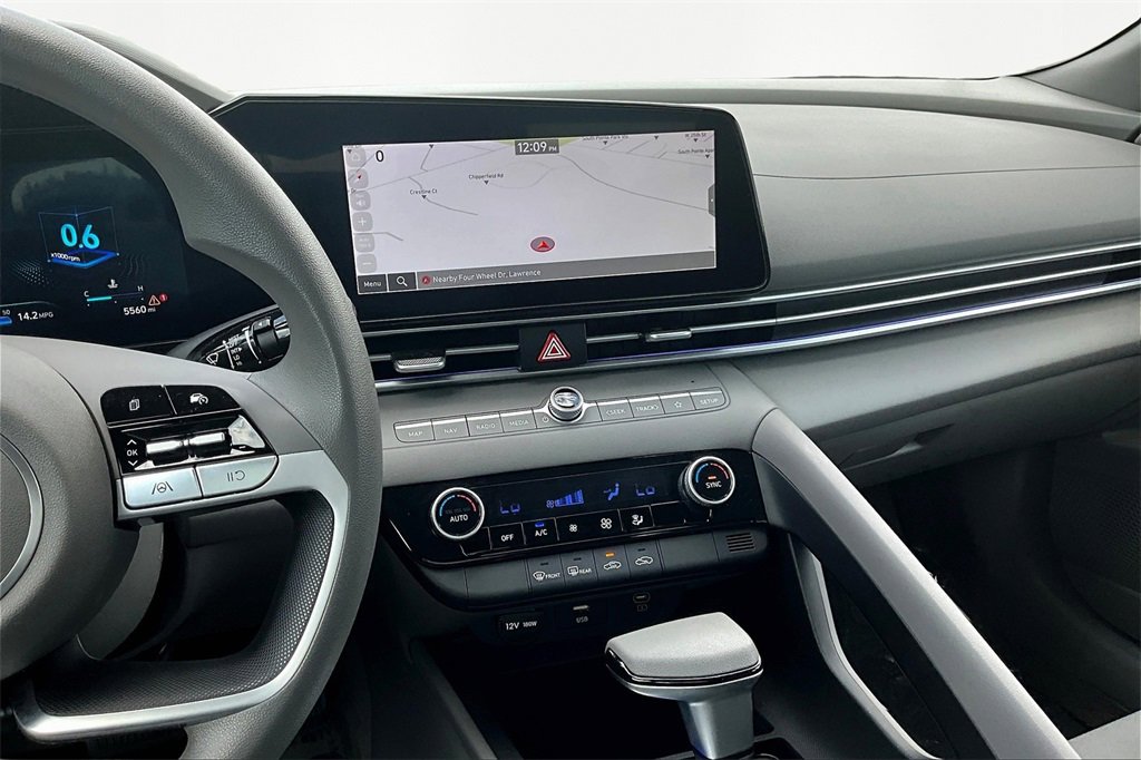 Used 2024 Hyundai Elantra SEL image 6