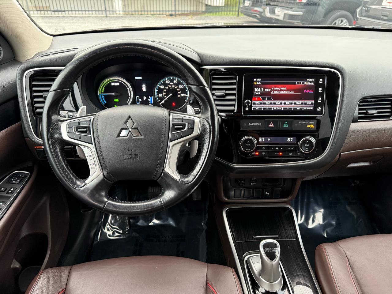 Used 2018 Mitsubishi Outlander SEL image 2