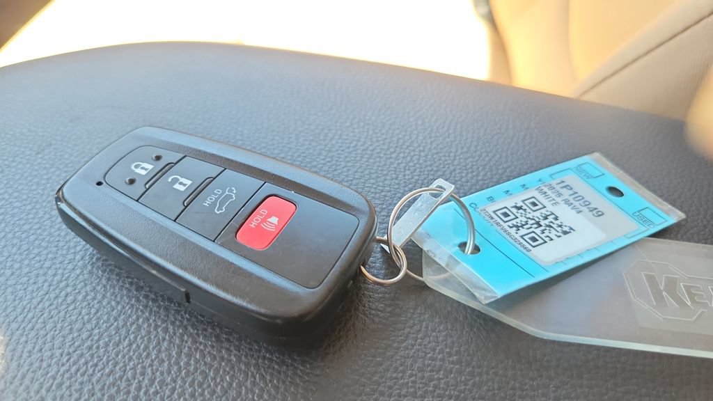 Certified 2025 Toyota RAV4 XLE w/ Convenience Package FWD image 29