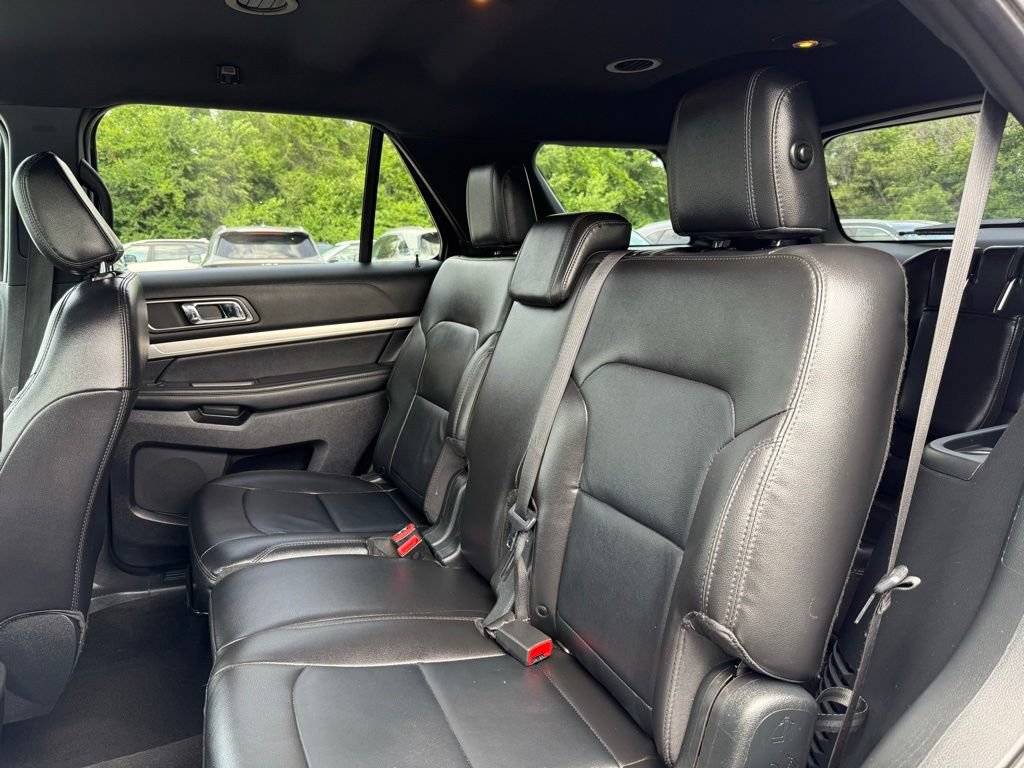 Used 2018 Ford Explorer XLT w/ Equipment Group 202A AWD/4WD image 14