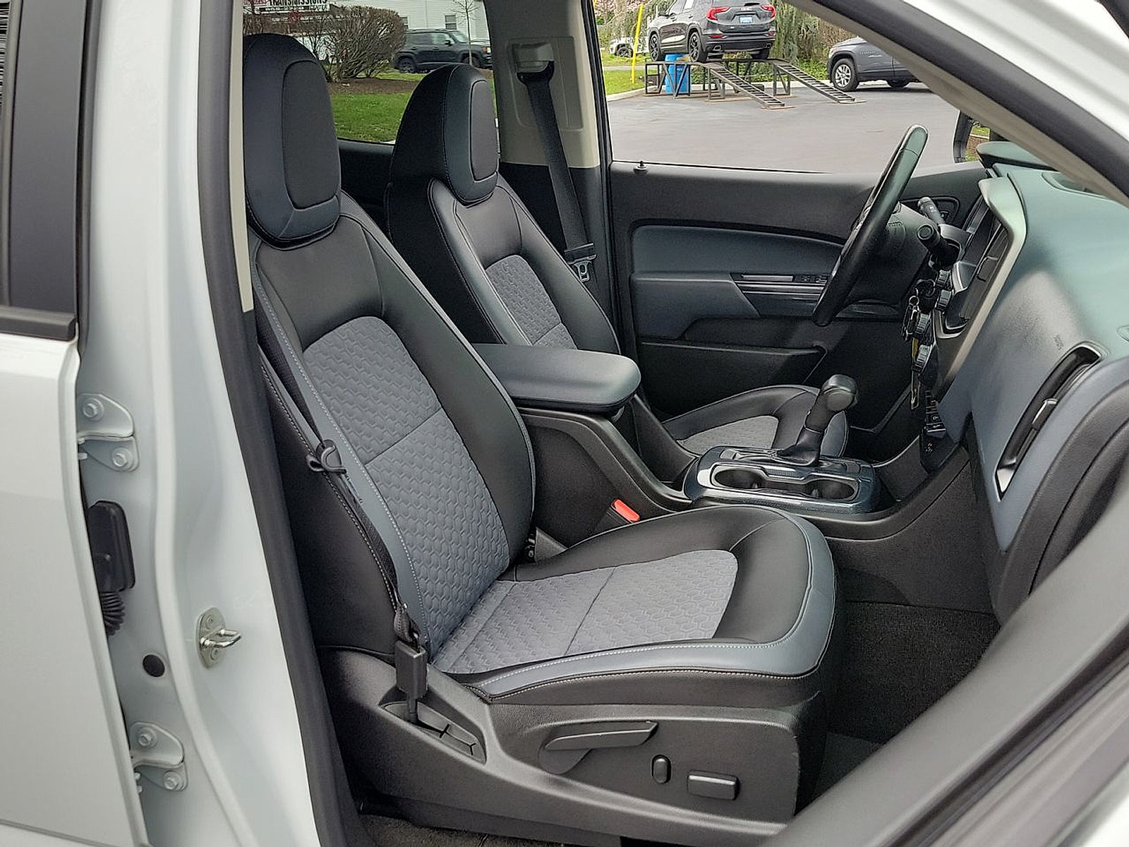 Used 2015 Chevrolet Colorado Z71 AWD/4WD image 23