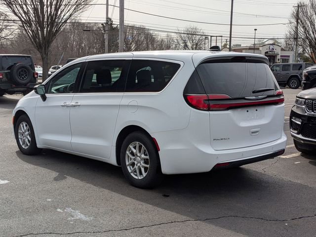 Certified 2025 Chrysler Pacifica Select image 5