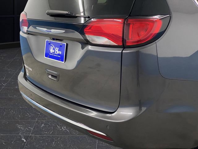 Used 2018 Chrysler Pacifica Touring-L image 35