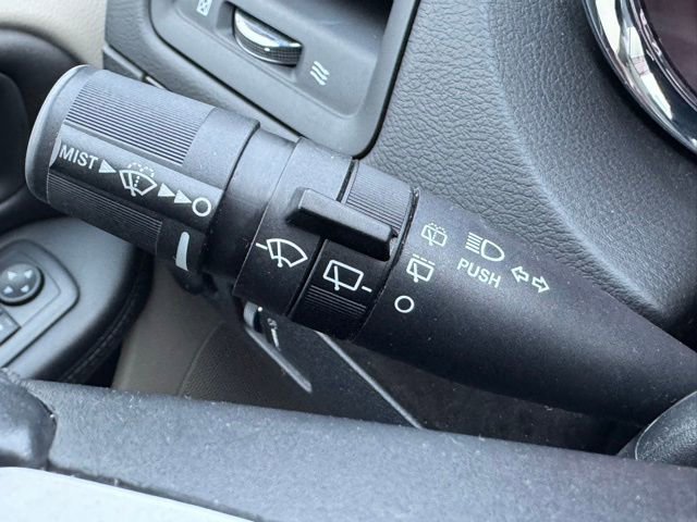 Used 2019 Dodge Grand Caravan SE w/ UConnect Hands-Free Group image 24