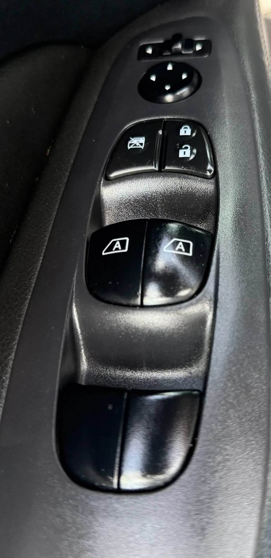 Used 2018 Nissan Pathfinder SV AWD/4WD image 24