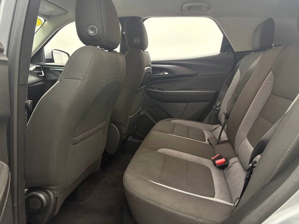 Used 2025 Chevrolet TrailBlazer LT FWD image 32