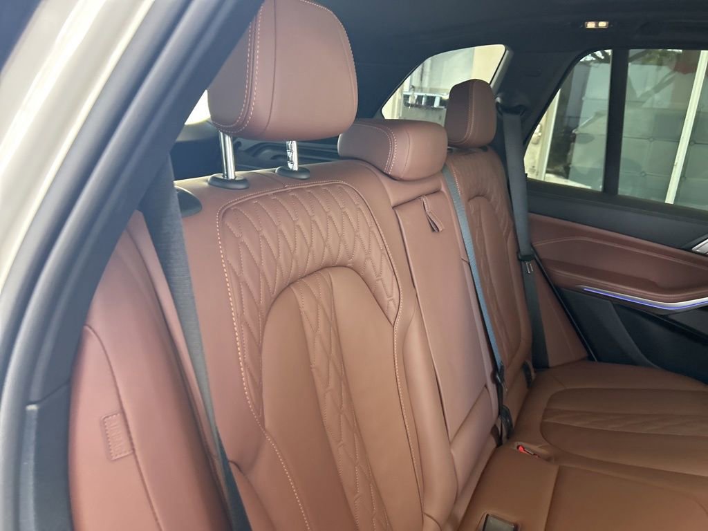 Used 2025 BMW X5 xDrive50e image 32