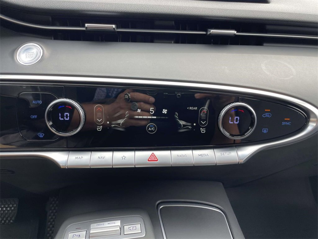 Certified 2025 Genesis GV70 2.5T image 28