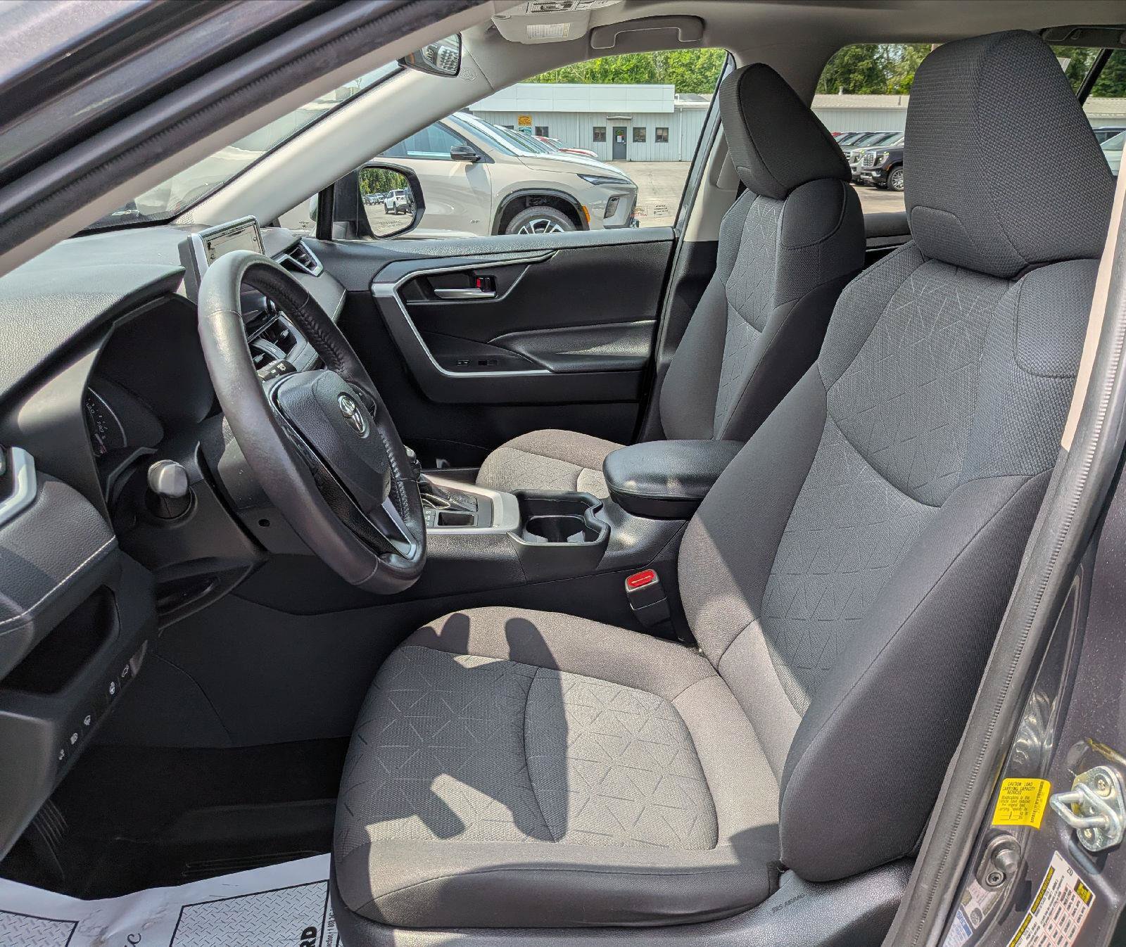 Used 2021 Toyota RAV4 XLE w/ Convenience Package AWD/4WD image 11