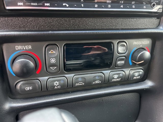 Used 2004 Chevrolet Corvette Coupe w/ Roof Package image 29