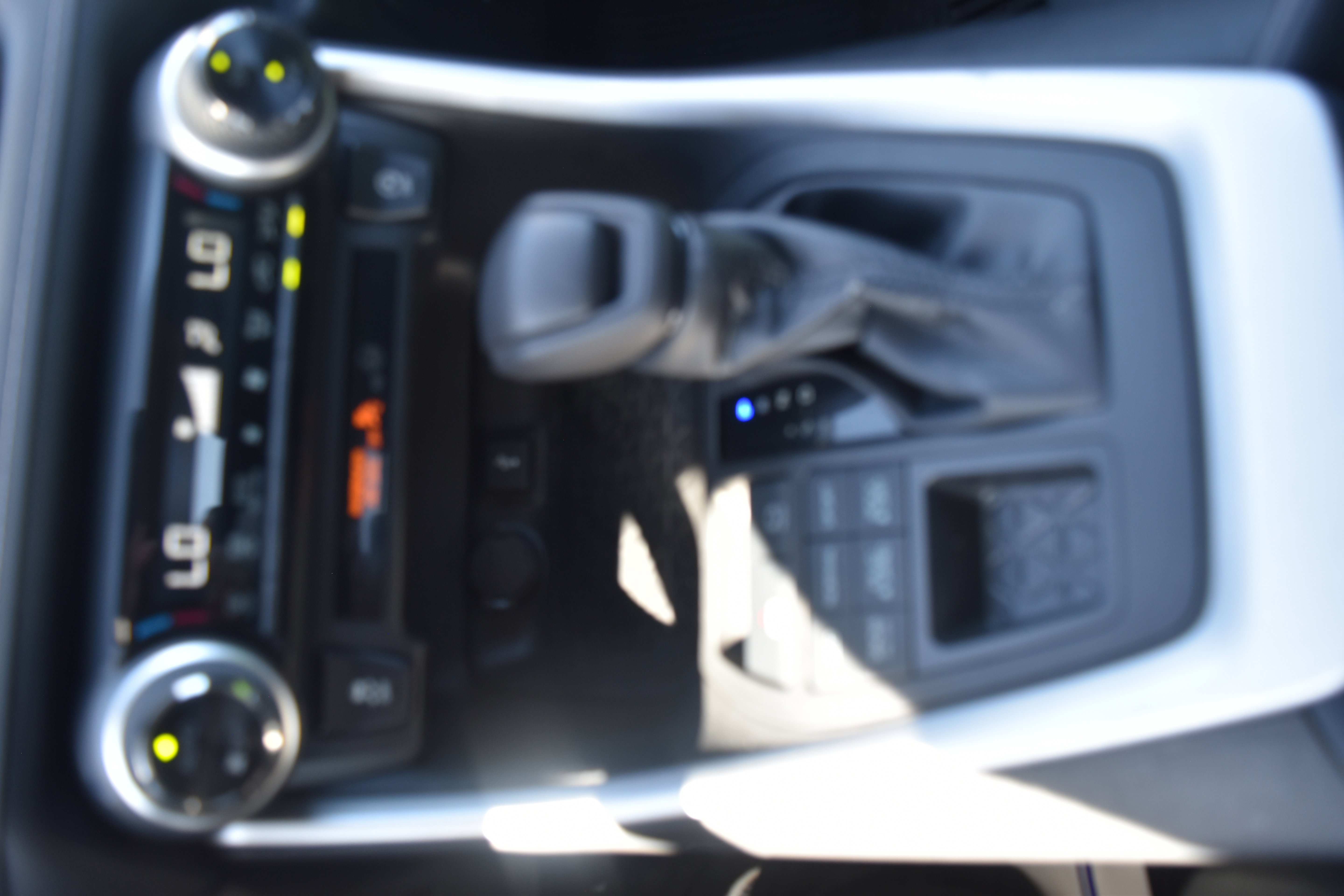 Used 2022 Toyota RAV4 XLE AWD/4WD image 25