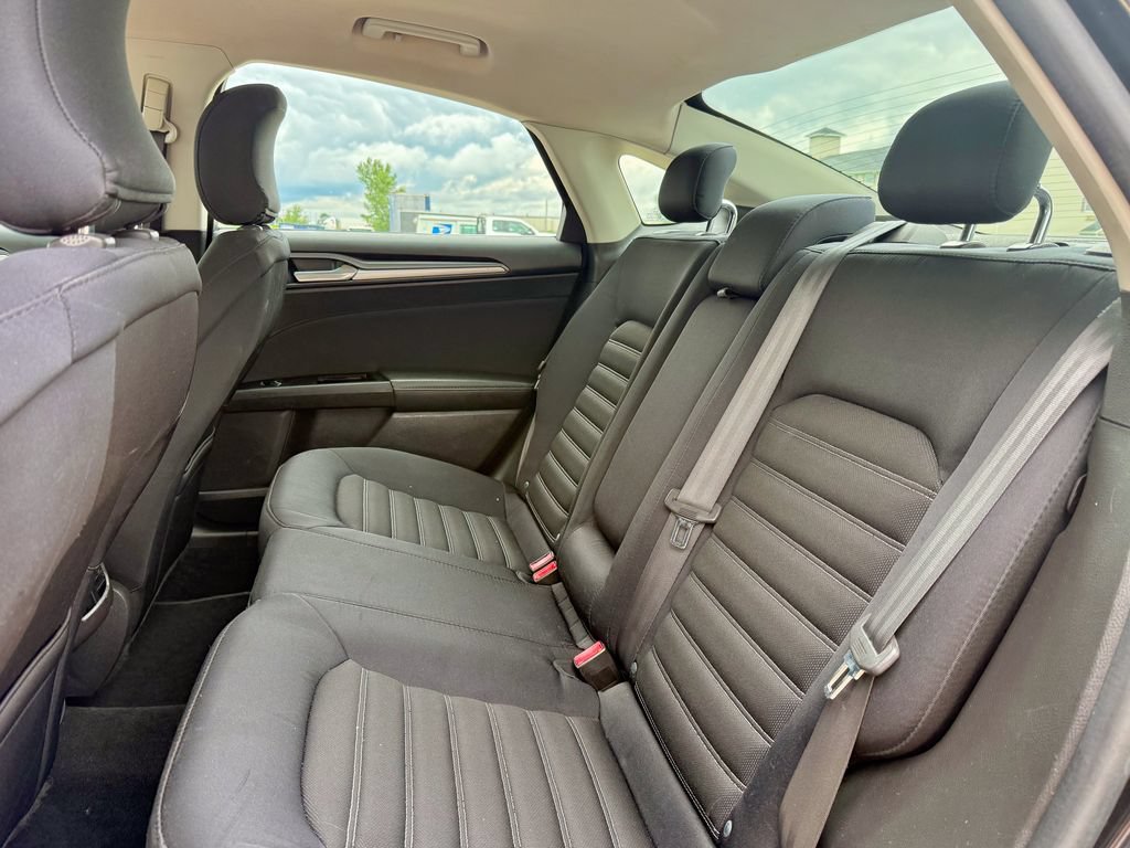 Used 2015 Ford Fusion SE FWD image 12