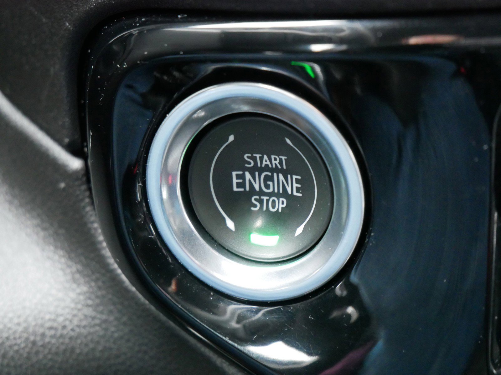 Used 2024 GMC Sierra 3500 SLT w/ SLT Premium Package image 28