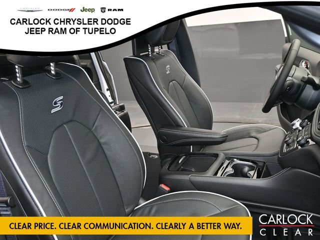 New 2026 Chrysler Pacifica Limited w/ Uconnect Theater Family Group image 42