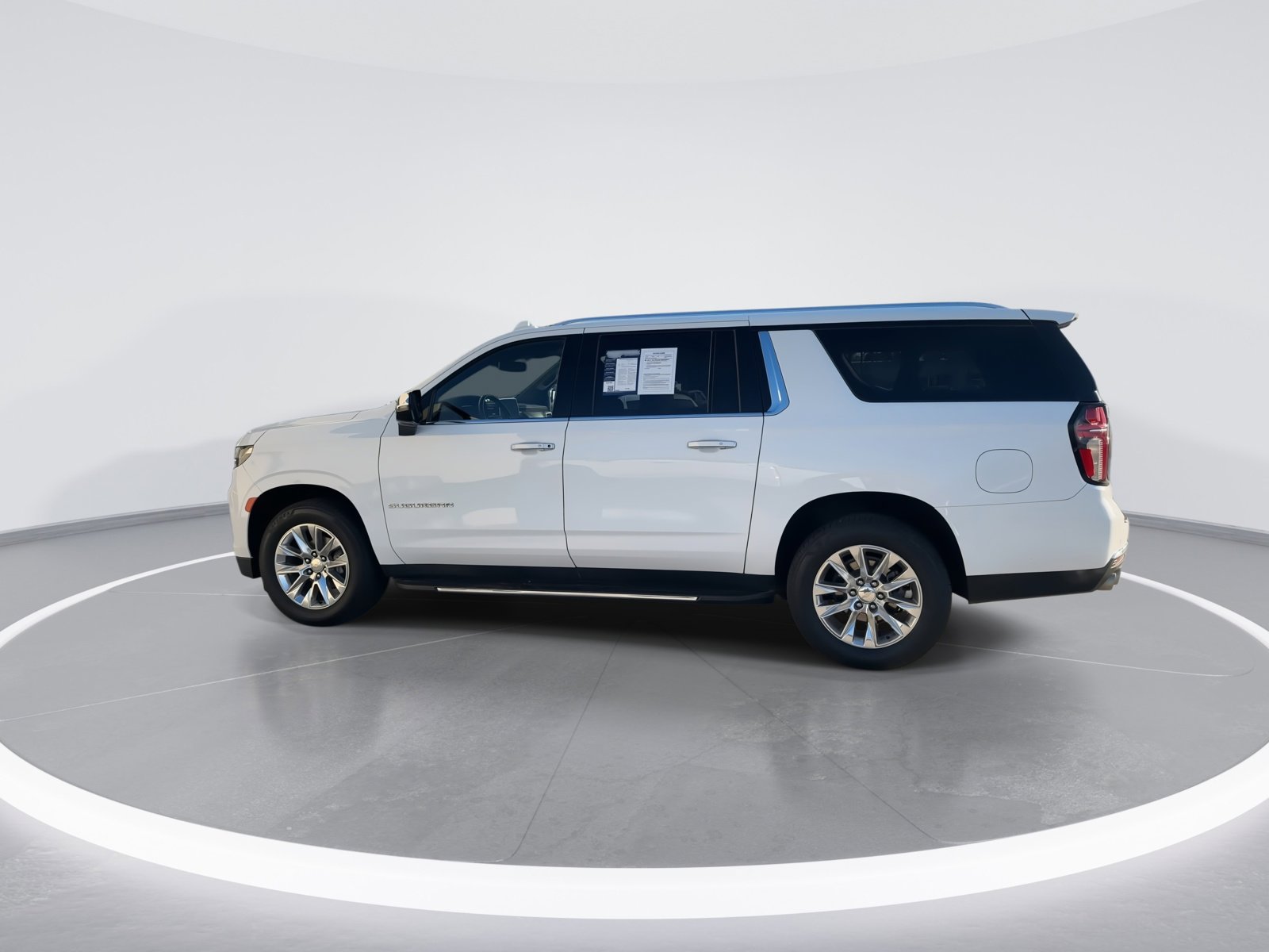 Used 2023 Chevrolet Suburban Premier image 6