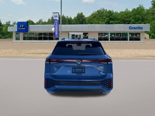 Used 2025 Volkswagen Tiguan SE R-Line image 7