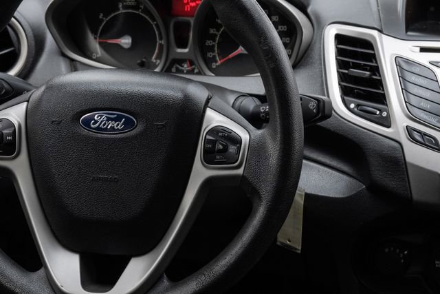 Used 2012 Ford Fiesta SE w/ Moon & Mood Pkg FWD image 19