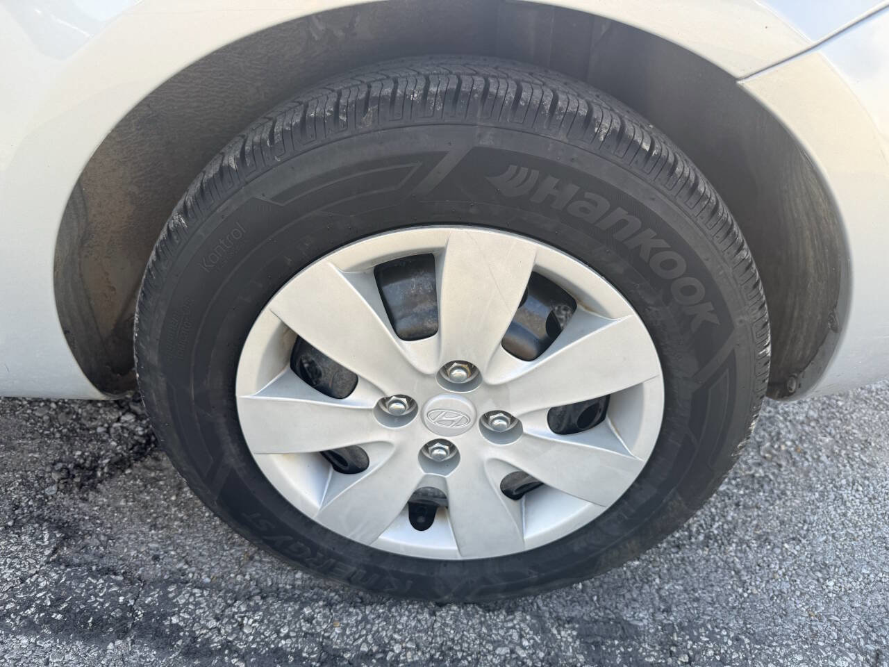 Used 2010 Hyundai Accent GS image 5