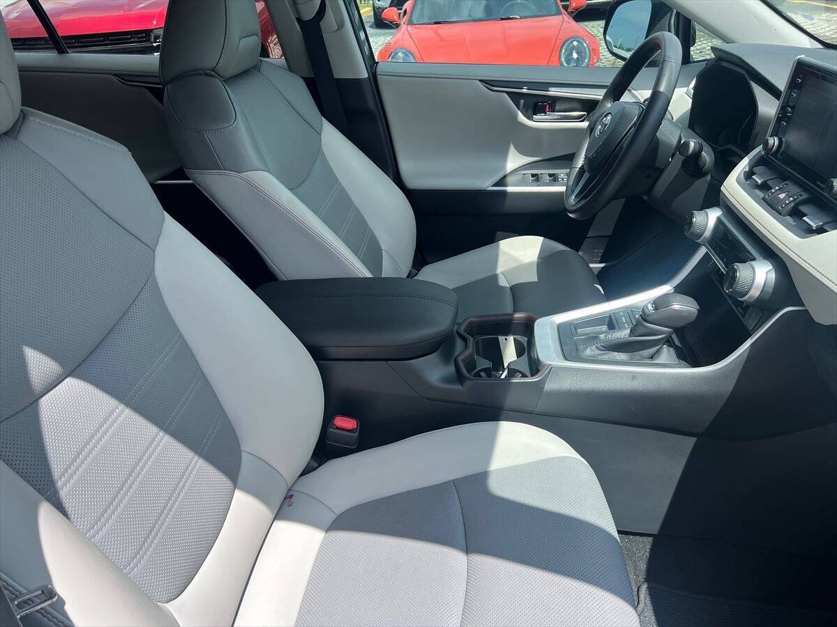 Used 2019 Toyota RAV4 Limited w/ Cold Weather Package FWD image 8