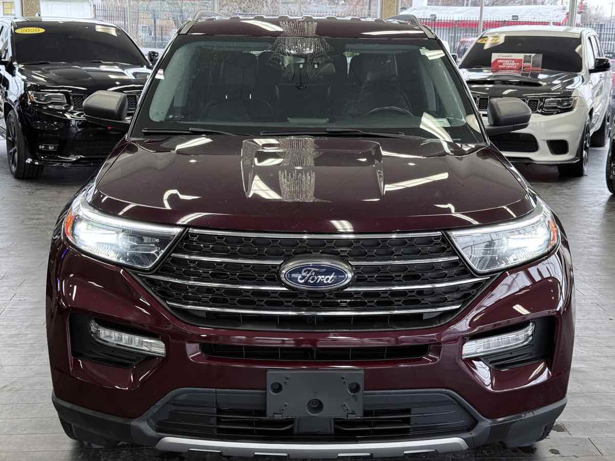 Used 2022 Ford Explorer XLT w/ Equipment Group 202A image 3