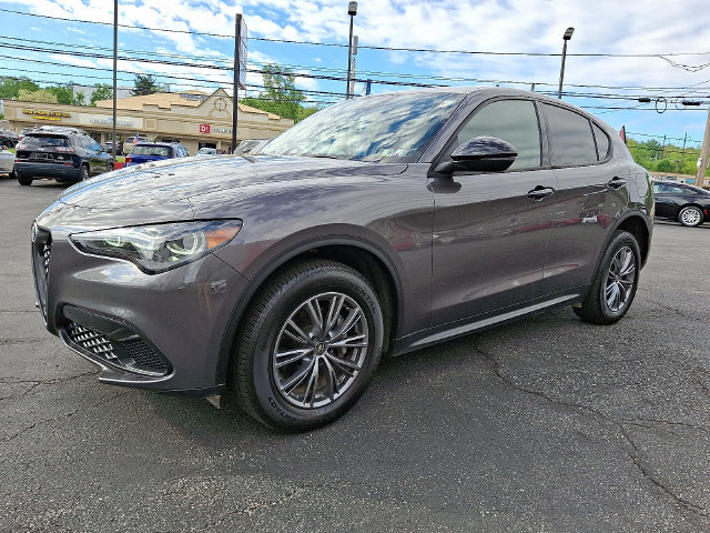 Used 2024 Alfa Romeo Stelvio Sprint AWD/4WD image 3