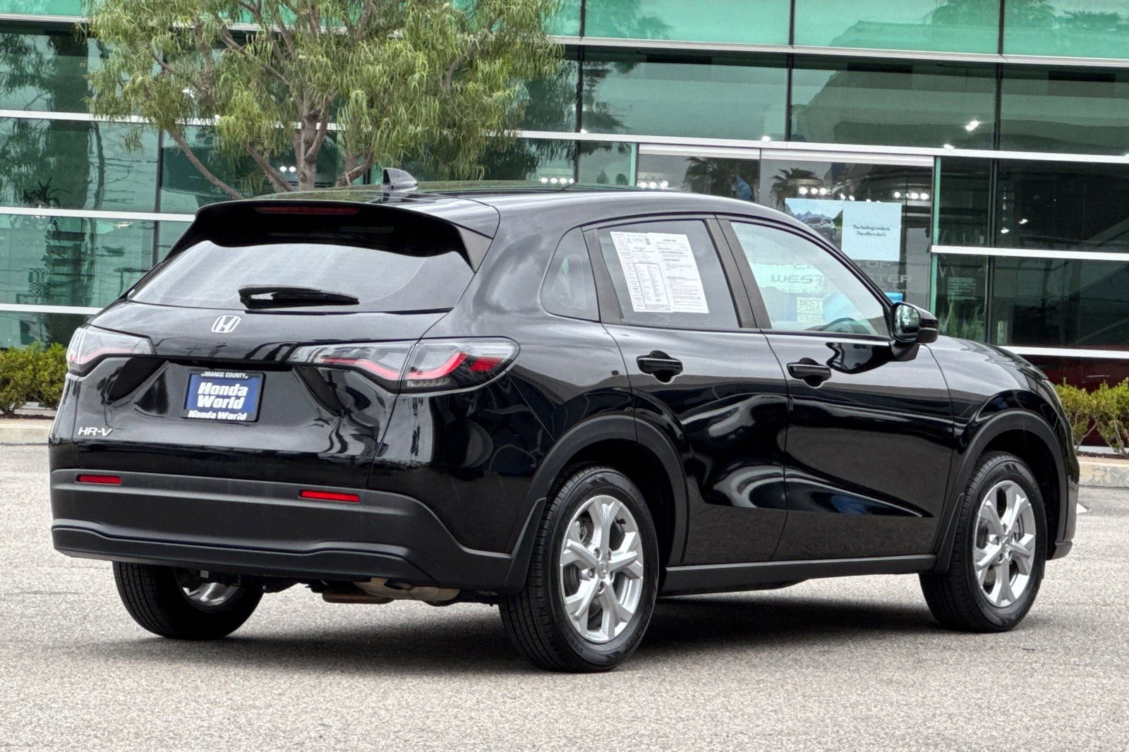 Certified 2023 Honda HR-V LX image 4