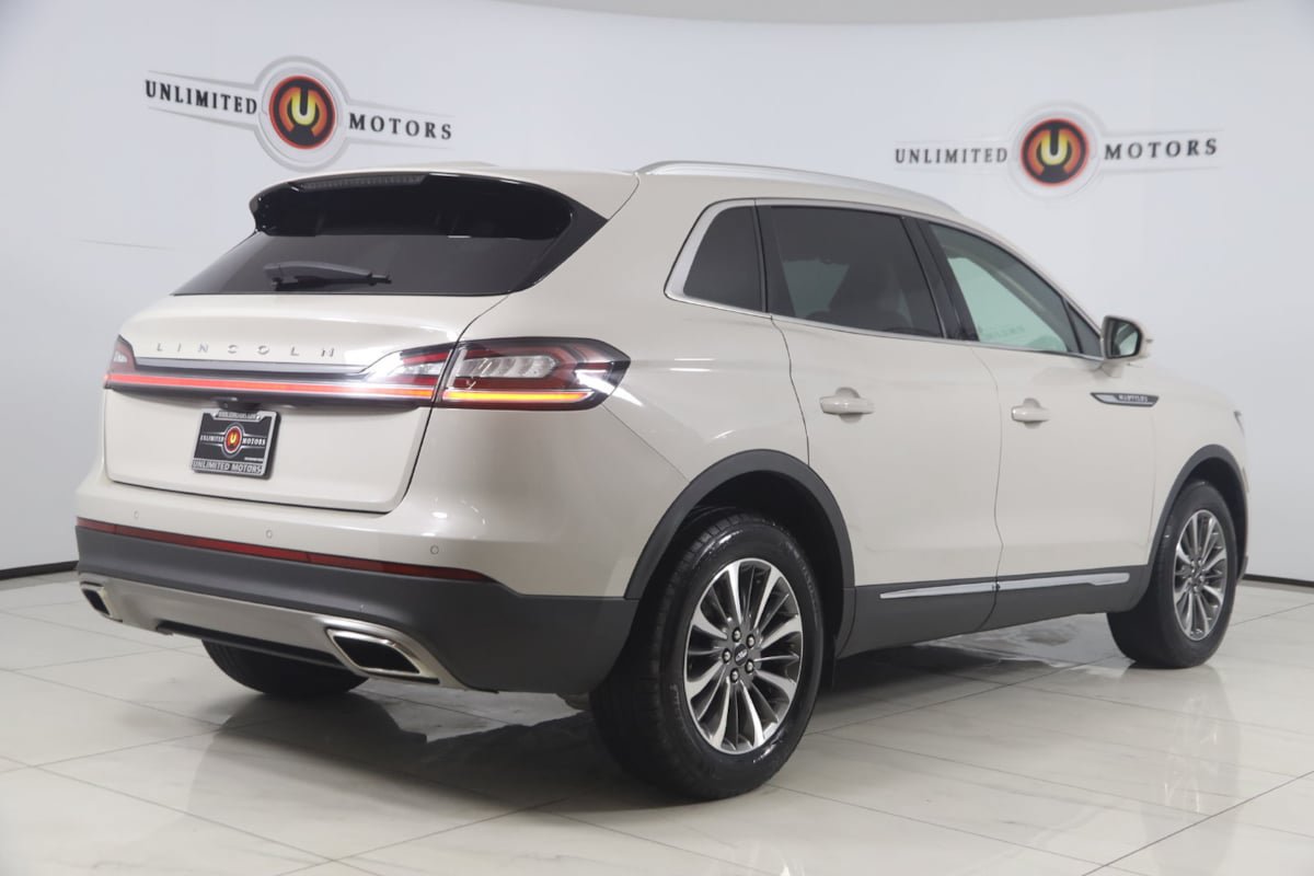 Used 2023 Lincoln Nautilus Reserve AWD/4WD image 3