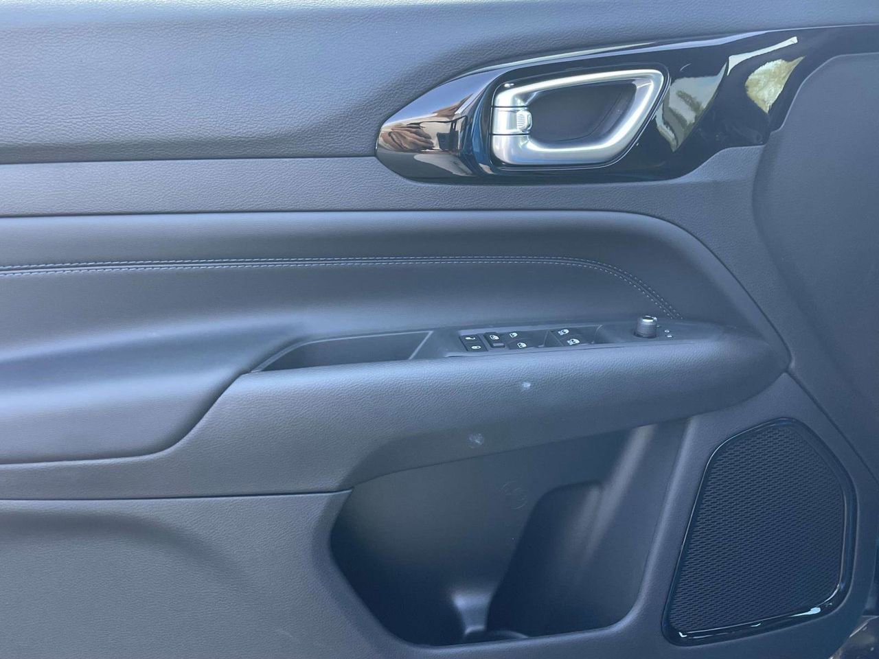 New 2026 Jeep Compass Latitude image 26