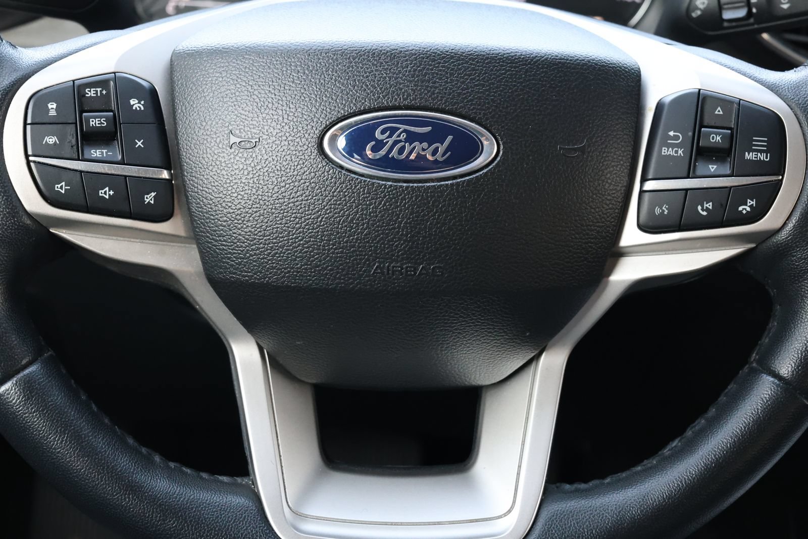 Used 2023 Ford Explorer Limited AWD/4WD image 17