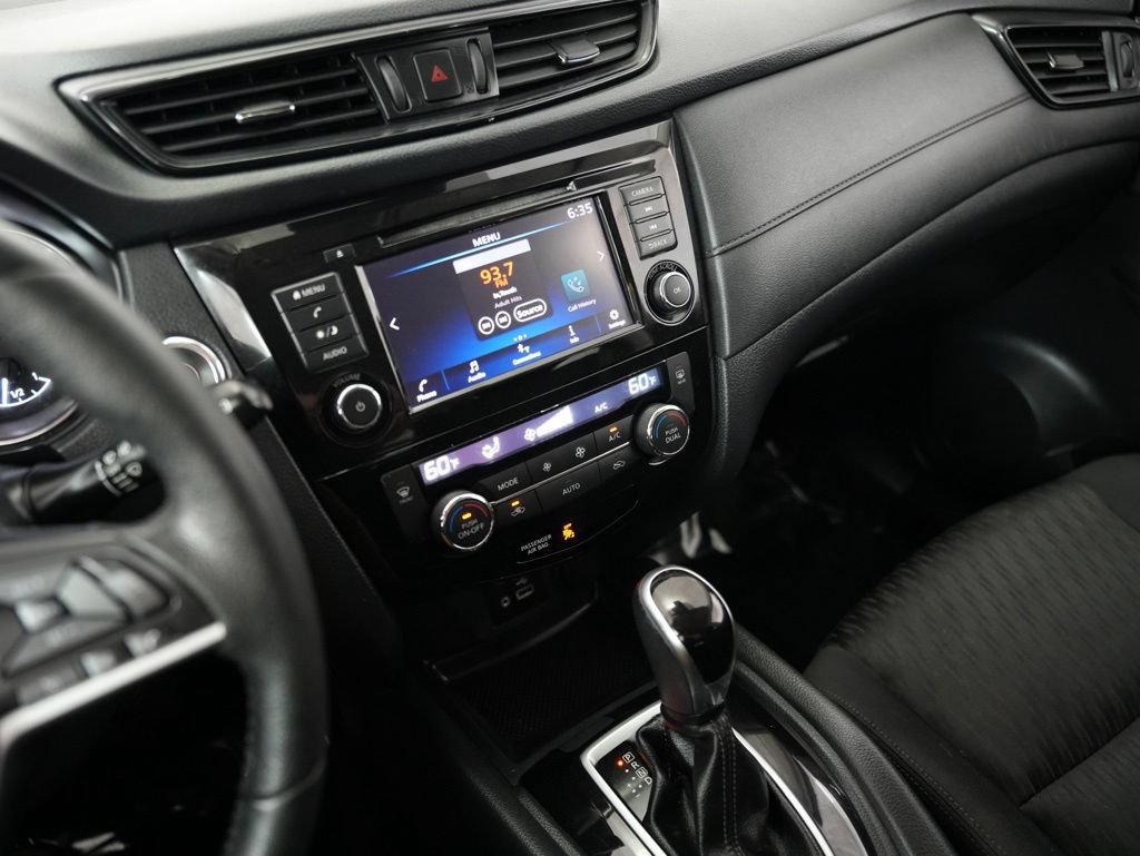 Used 2020 Nissan Rogue SV FWD image 17