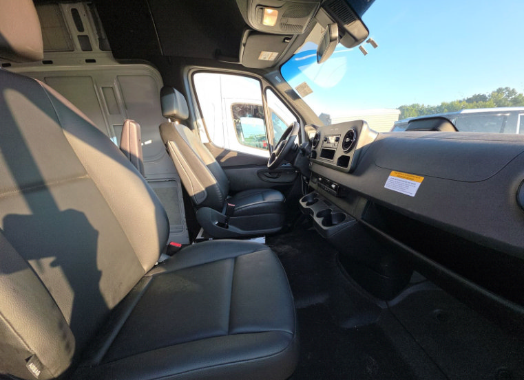 Used 2025 Mercedes-Benz Sprinter 2500 image 7