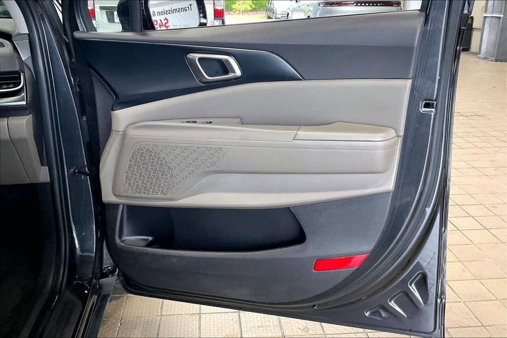 Used 2026 Kia Carnival FWD image 22