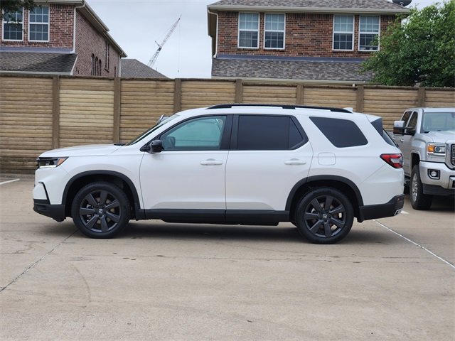 Used 2025 Honda Pilot Sport image 12