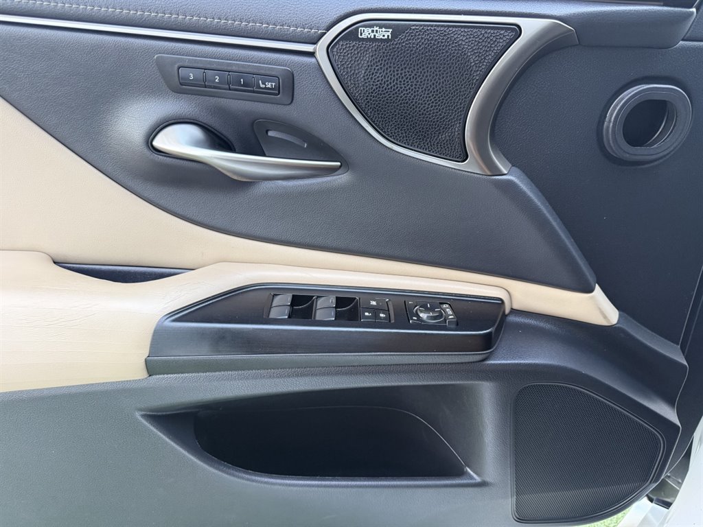 Used 2020 Lexus ES 350 w/ Premium Package FWD image 29