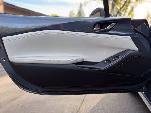 Used 2021 MAZDA MX-5 Miata RF Grand Touring RWD image 15