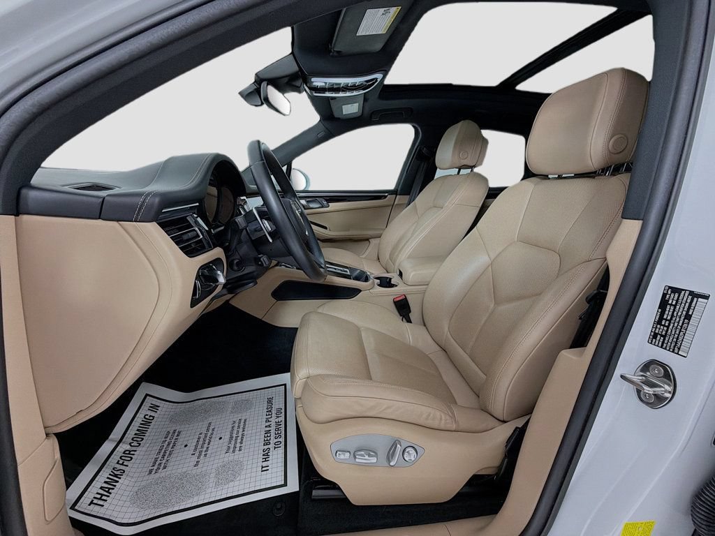 Certified 2023 Porsche Macan AWD/4WD image 5