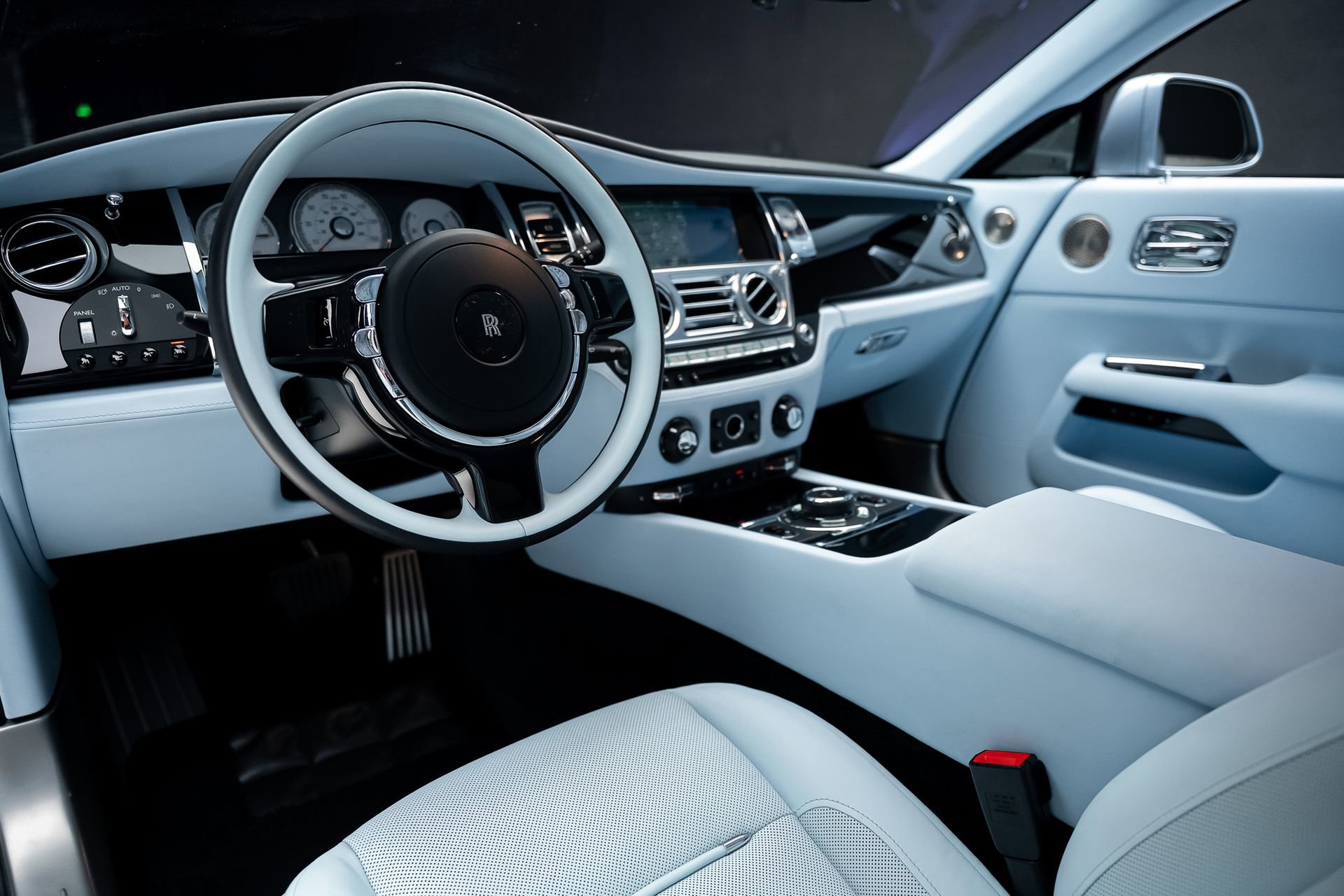 Used 2019 Rolls-Royce Wraith image 2