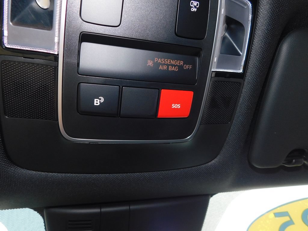 Used 2025 Hyundai Santa Cruz SE FWD image 35