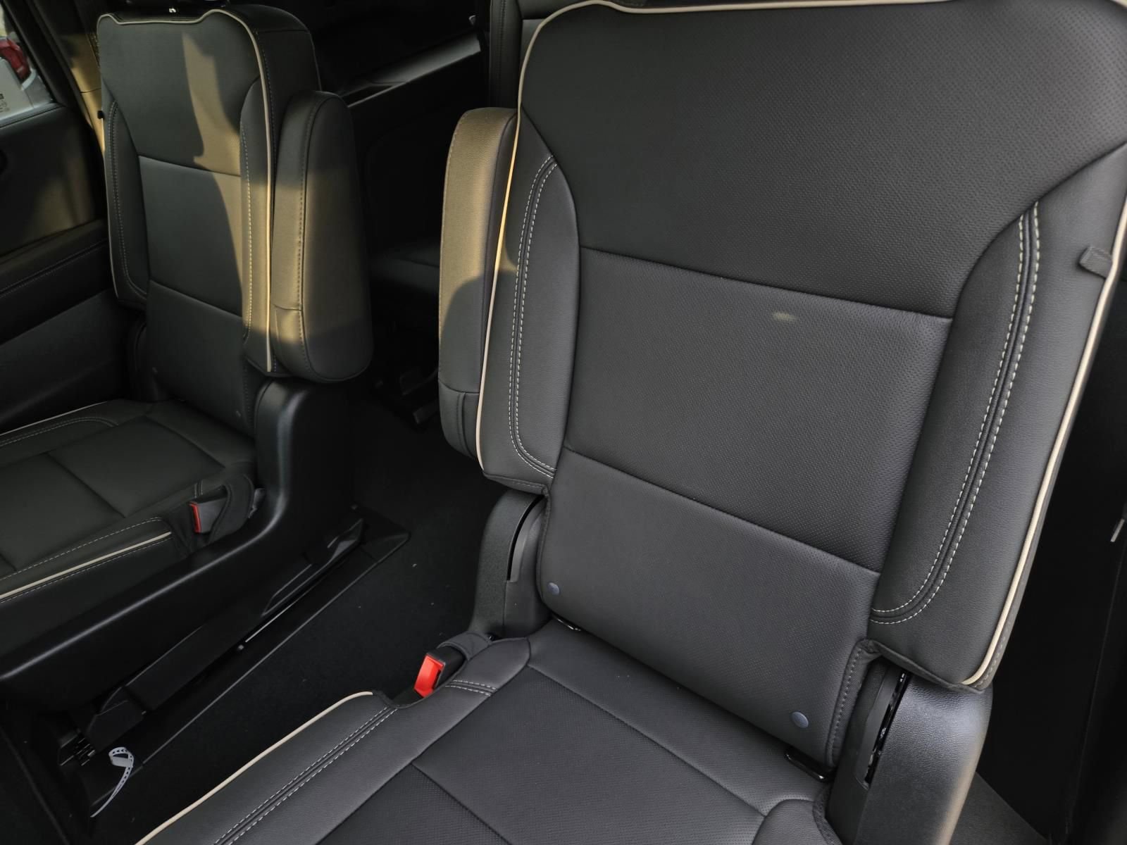 New 2026 GMC Yukon XL Elevation w/ Elevation Premium Package AWD/4WD image 5