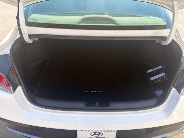 Used 2024 Hyundai Elantra SE FWD image 18