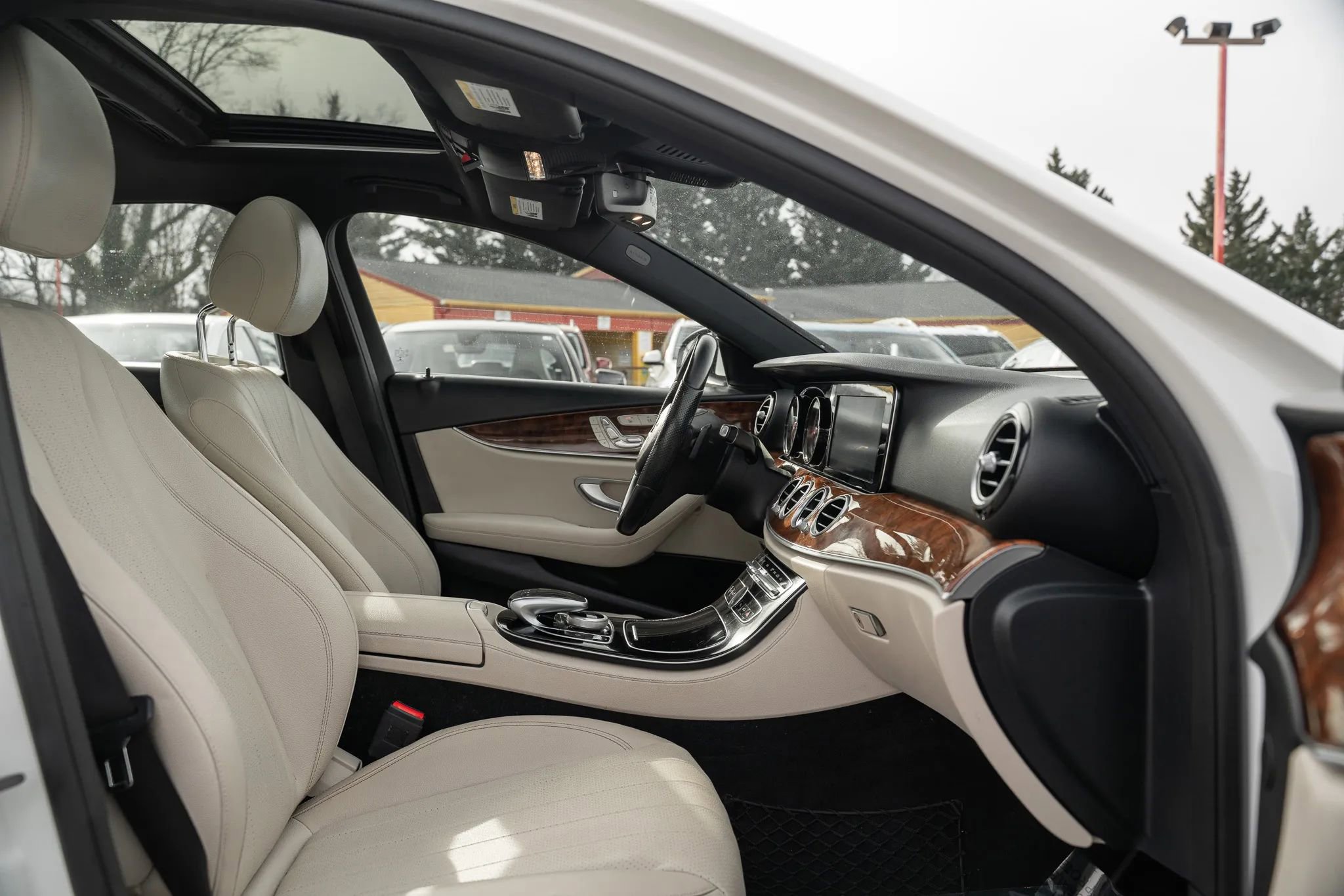 Used 2018 Mercedes-Benz E 300 4MATIC image 12