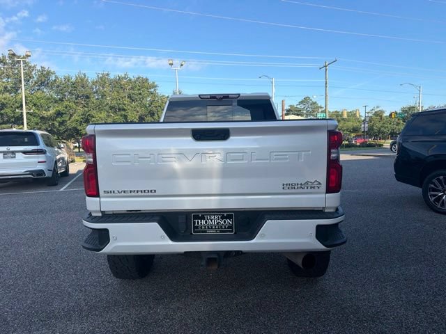 Used 2024 Chevrolet Silverado 2500 High Country w/ Technology Package AWD/4WD image 6