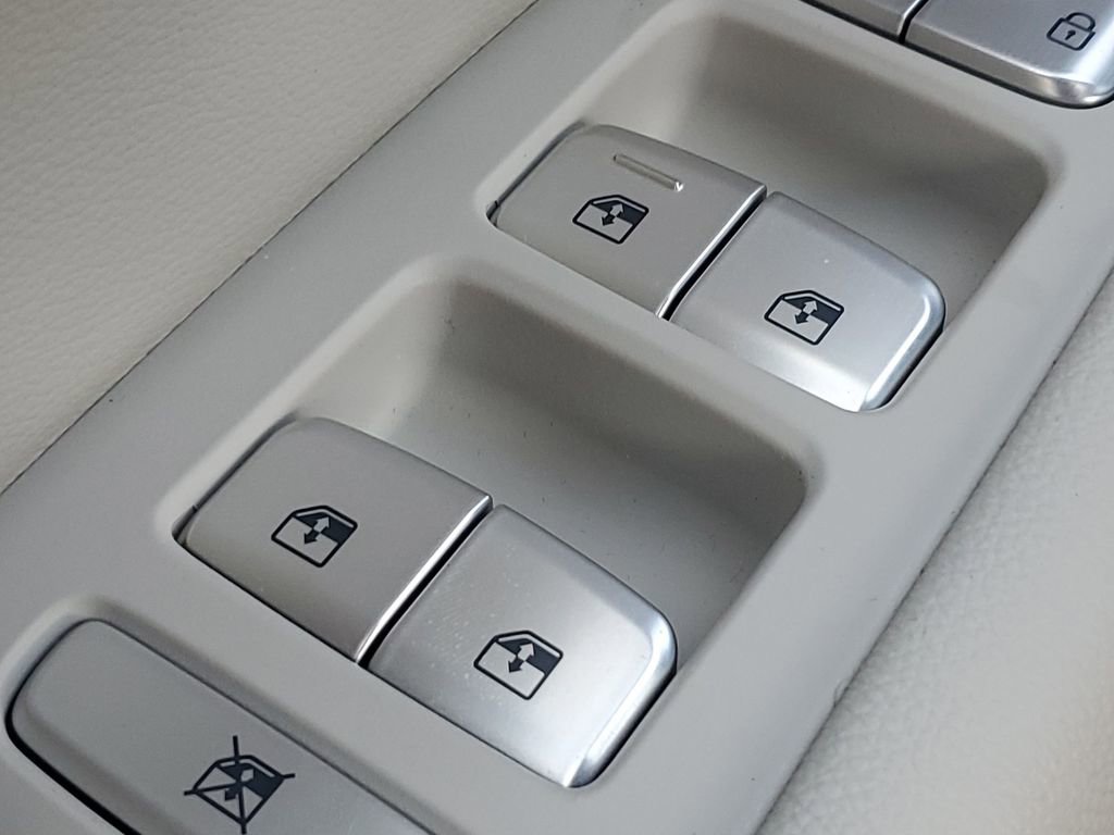 Used 2023 Genesis G70 2.0T image 34