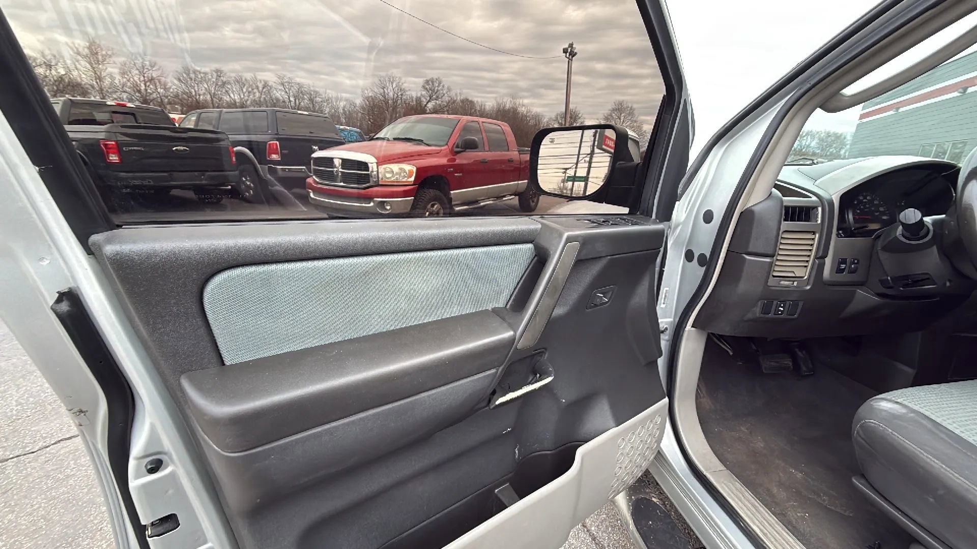 Used 2004 Nissan Titan SE w/ (Bed) Utility Bed Pkg image 9