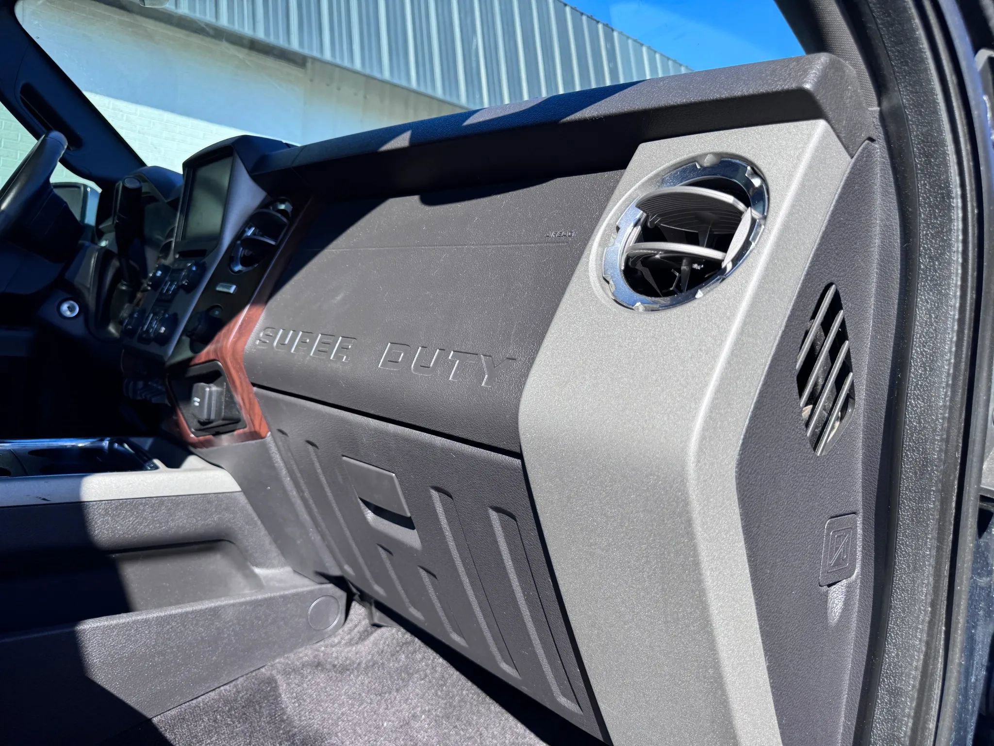 Used 2015 Ford F250 Lariat w/ Lariat Ultimate Package image 17