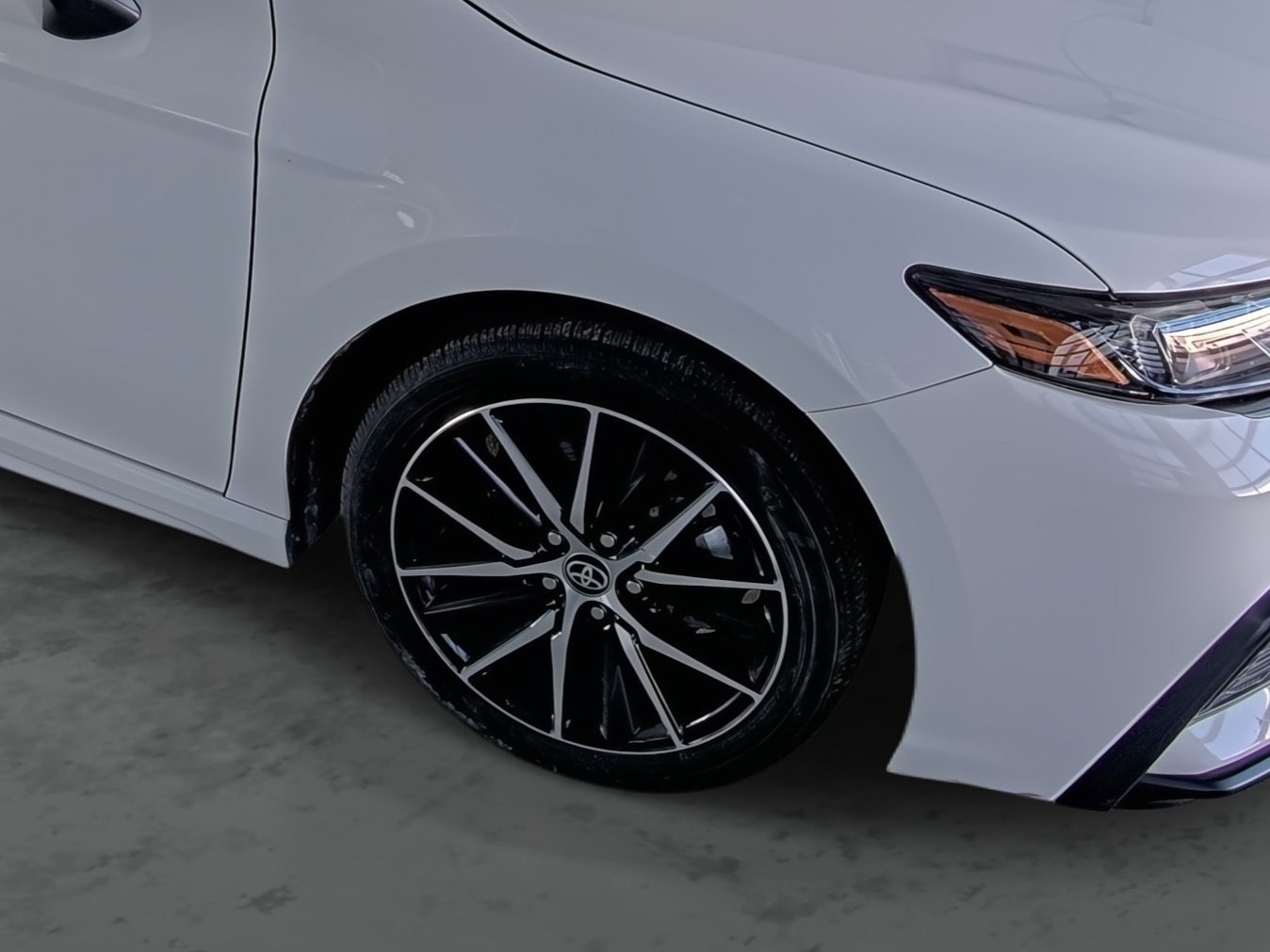 Used 2024 Toyota Camry SE image 16