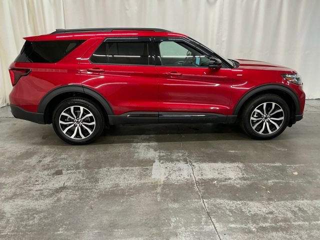 Used 2025 Ford Explorer ST-Line image 2